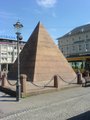 Ein Wahrzeichen von Karlsruhe- Die Pyramide auf dem Marktplatz